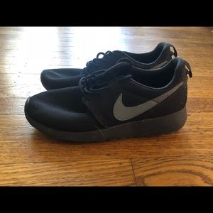 Nike roshe one black